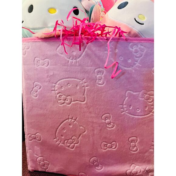 Hello Kitty storage bin Easter bundle 60 x 90 strawberry soft throw - Picture 7 of 13